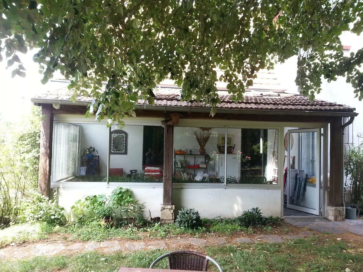 Couette-café Belle chambre dans maison atypique Joyeuse France