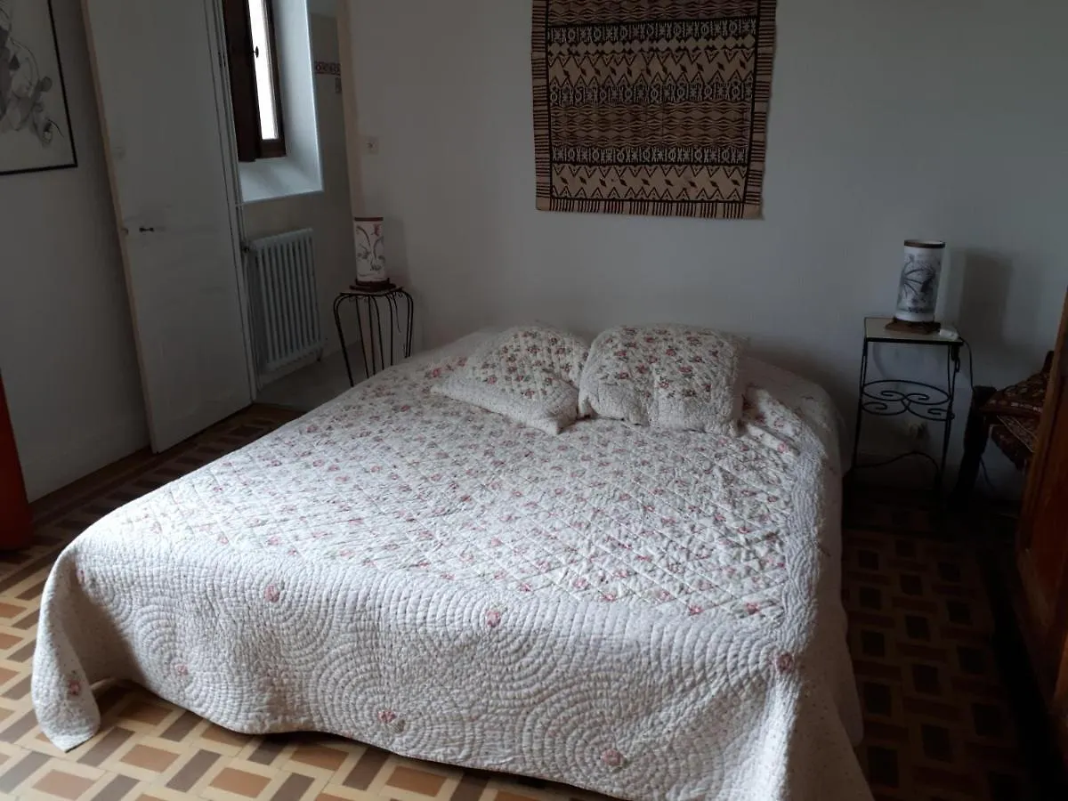 Belle chambre dans maison atypique Joyeuse